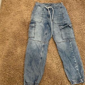 American eagle whitewash cargo drawstring scrunch bottom jeans